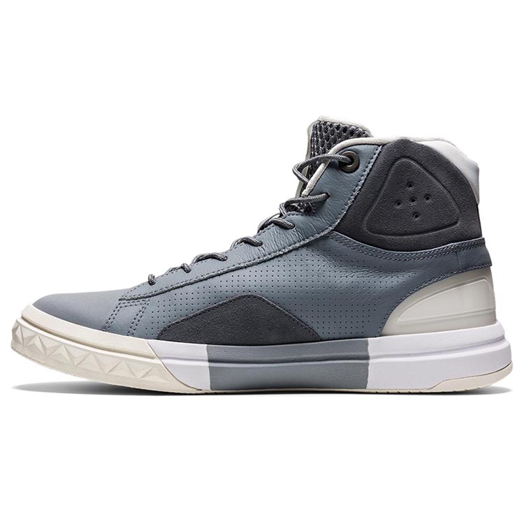 Таъминкунандагони Чин бо сифати баланд фармоишгари баланд гардани сабкҳои мӯд пойафзоли тасодуфӣ барои писарон